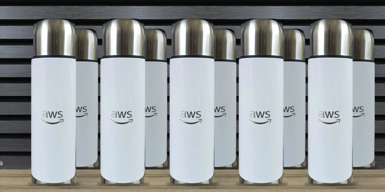AWS · merchandising per eventi · SOMOS DER